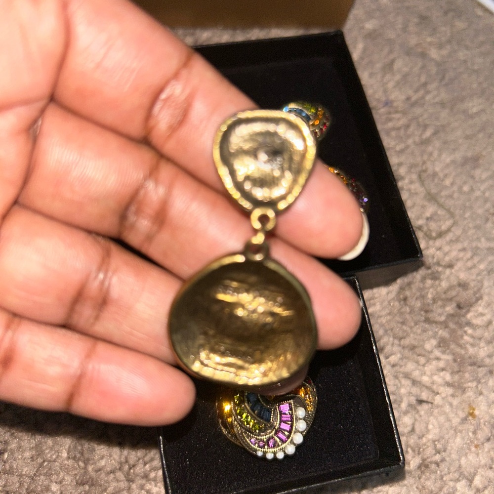 Heidi Daus sultry swirl ring size 9 and Pierced back earring set - Picture 2 of 5